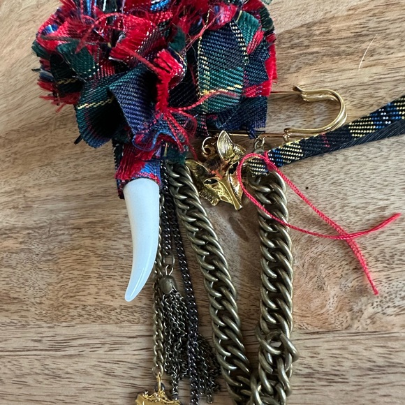 Rare MAC Cosmetics Employee-Only Brooch – A Tartan Tale Holiday Collection - Picture 5 of 7